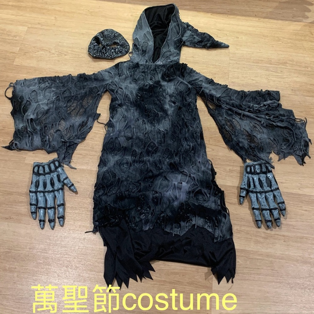 Kids Spooky Black and Gray Costume Set